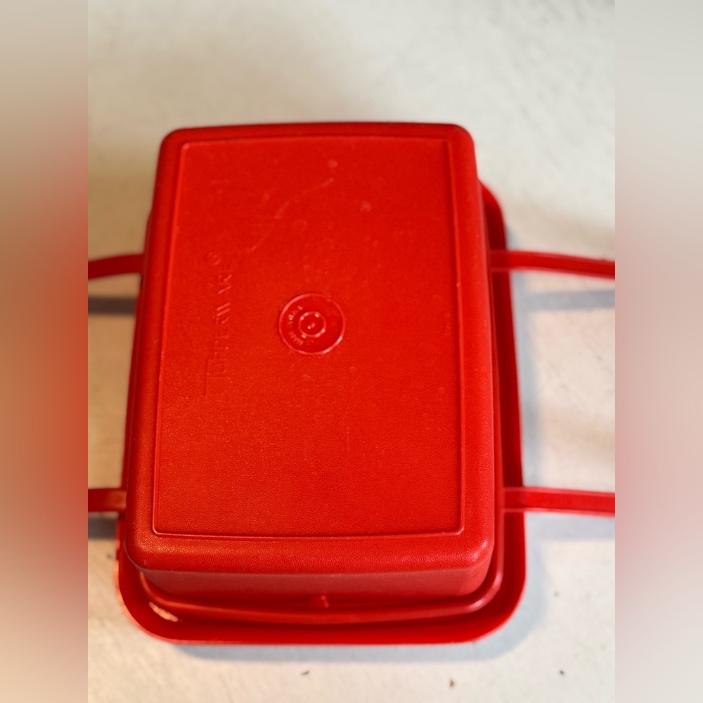 Tupperware Red Storage Container with Lid Lunch Box - Picture 3 of 4